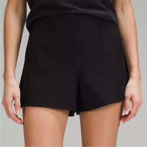 Lululemon Utilitech Relaxed Fit High Rise
Short Black Shorts Size 12